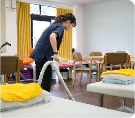 ご利用者様を送迎店舗の片付けと清掃